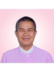 Dr Heng Kyhak - Dentist at Roomchang Dental Hospital - AEON MALL Sen Sok City