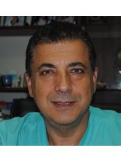 Dr. Roberto Sauma F. - Dentist at Clínica CosDent Dr. Roberto Sauma