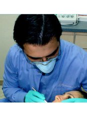 Dr Roberto Hernandez - Doctor at Symmetry Dental