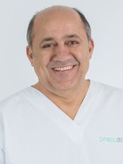 Dr Makis Symeou - Dentist at Symeou dental center