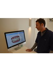 Invisalign first consultation  - Cabinet d'Orthodontie Esthétique Dr. David Issembert