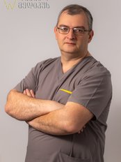 Giorgi Burdzgla - Dentist at Dental Medicus