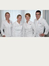 Zahnarztpraxis im Gesundbrunnencenter Berlin - team of doctors