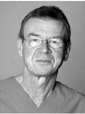 Dr Herbert Kindermann - Dentist at Zahnmedizinisches Fachzentrum Berlin