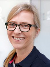 Dr Kerstin Petersen - Dentist at Zahnarzt im Medienhafen Düsseldorf