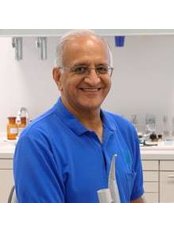 Dr Bhupender Chhatwani - Dentist at Smile Maker