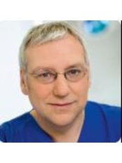 Dr Ulrich Mayer - Surgeon at Craniofaciale Clinic