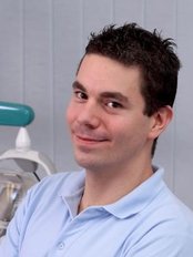 Dr Orosz Gábor - Oral Surgeon at Bobdent