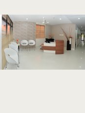 Dental Procare - Near Reliance Fresh, Subash Chandra Bose Road, Vytilla, Kochi, Kerala, 682019, 