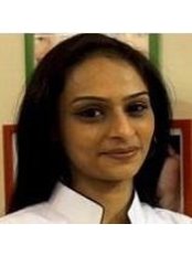 Dr Pooja Karande - Oral Surgeon at Smile Craft Dental Specialty - Andheri West