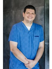 Dr CARLOS  NERI - Dentist at Top Dental