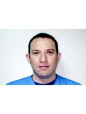 Ernesto Alfonso Montoya Aguirre - Dentist at Clinica Integral Rubio 2