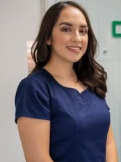 Dr Carolina  Rios - Dentist at Dente
