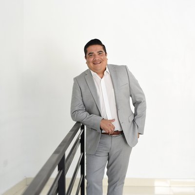 Dr Abraham Chavez