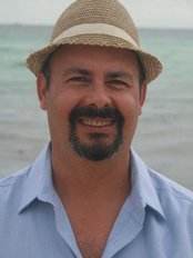 Dr Ricardo Perez - Orthodontist at Playa Smile