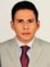 Dr Aaron  Peralta - Oral Surgeon at Clinica Dental