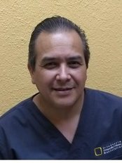 Dr Leonardo Lopez - Orthodontist at Clinica Dental
