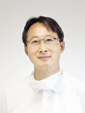 Dr. Gwan Kho - Dentist at TG Kho Tandartsenpraktijk