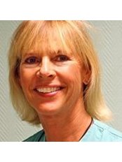 Miss Anne-Karin Røynesdal - Dentist at Tannlege I Jarhuset