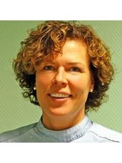 Dr Karin Børsum - Dentist at Tannlege I Jarhuset