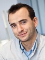 Dr Tomasz Kuszczak - Doctor at Implant Net