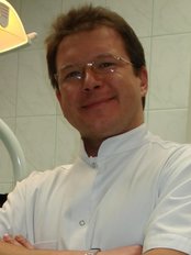 Dr Przemyslaw Sundman - Dentist at Medens