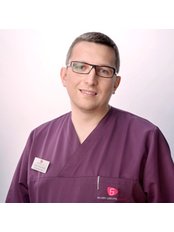 Dr. Lukasz Suchodolski - Zahnarzt - Silver Dental Clinic