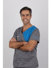 Dr Armando Veiga Lopes - Oral Surgeon at Malo Clinic Lisbon