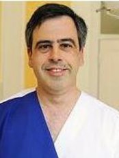 Dr Luís Valadares - Dentist at Nova Dentismed - Campo Pequeno