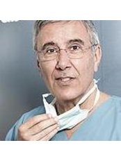 Dr José Manuel Lampreia - Dentist at Smile Lab