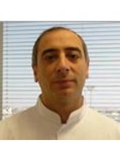 Dr Mohamad Nasser Itanii - Doctor at Dr. Munir Hamid Harasani Dental Clinics