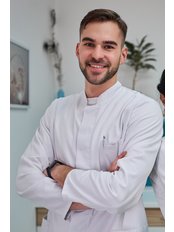Dr Petar Petronijevic - Dentist at Fill Beautiful Clinic