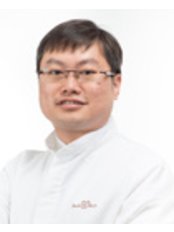 Dr Edwin Tng Chin Haw - Dentist at Smilearts Dental Studio (Hillview)
