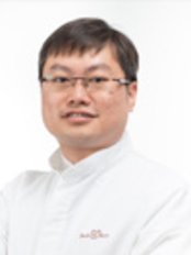 Dr Edwin Tng Chin Haw - Dentist at Smilearts Dental Studio (HillV2)