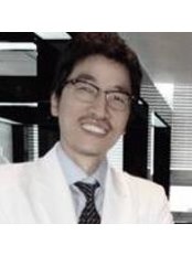 Dr Kang Lee - Doctor at W7 Dental Clinic