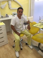 Dr Marcelo Bustos Ortiz - Dentist at Clinica Dental Gardents
