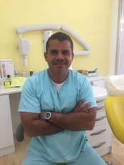Dr Jorge  Santillan Pizarro - Oral Surgeon at Clinica Dental Gardents