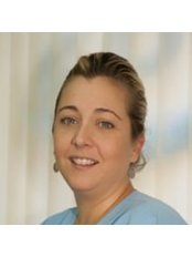 Tania Moral - Oral Surgeon at Centre Dental Vilanova