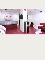 Sonria Clinica Dental - Avda. Santa Coloma 8, Sta. Coloma de Gramanet 08922 - Barcelona, Spain, 