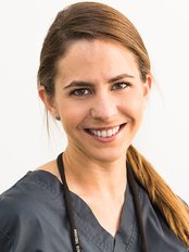 Dr Giovanna Di Prima - Doctor at Advance Clínica Dental - Palm
