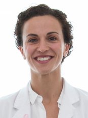 Dr. Cristina Núñez - Aesthetic Medicine Physician at Clínica Áureo