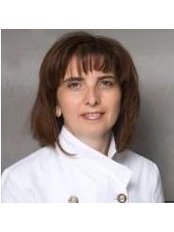 Dr M Lourdes Acosta Medina - Dentist at Clínica Dental Doctor Acosta