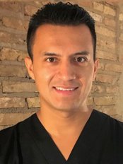 Dr Fernando  Molina Mende - Aesthetic Medicine Physician at Clínica Dental Cots