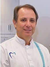 English Dentist from South Africa - Dr Alan Kruger 