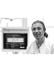 Marcus Makowski - Dentist at Swiss Smile Suhr