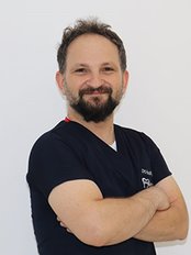 Dr Hadi Özcan - Dentist at Smile Style Center