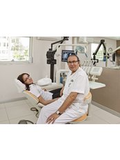 Dr Ferdi Tüzün - Oral Surgeon at Dişpark Dental Clinic