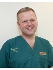Dr Wayne Hirschowitz - Principal Dentist at Practice On The Green