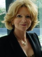 Julie Marino - Chief Executive at Teeth Whitening Company - Covent Garden