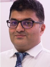 Dr Vineet Korpal - Ophthalmologist at Eye Smile - Middlesex
